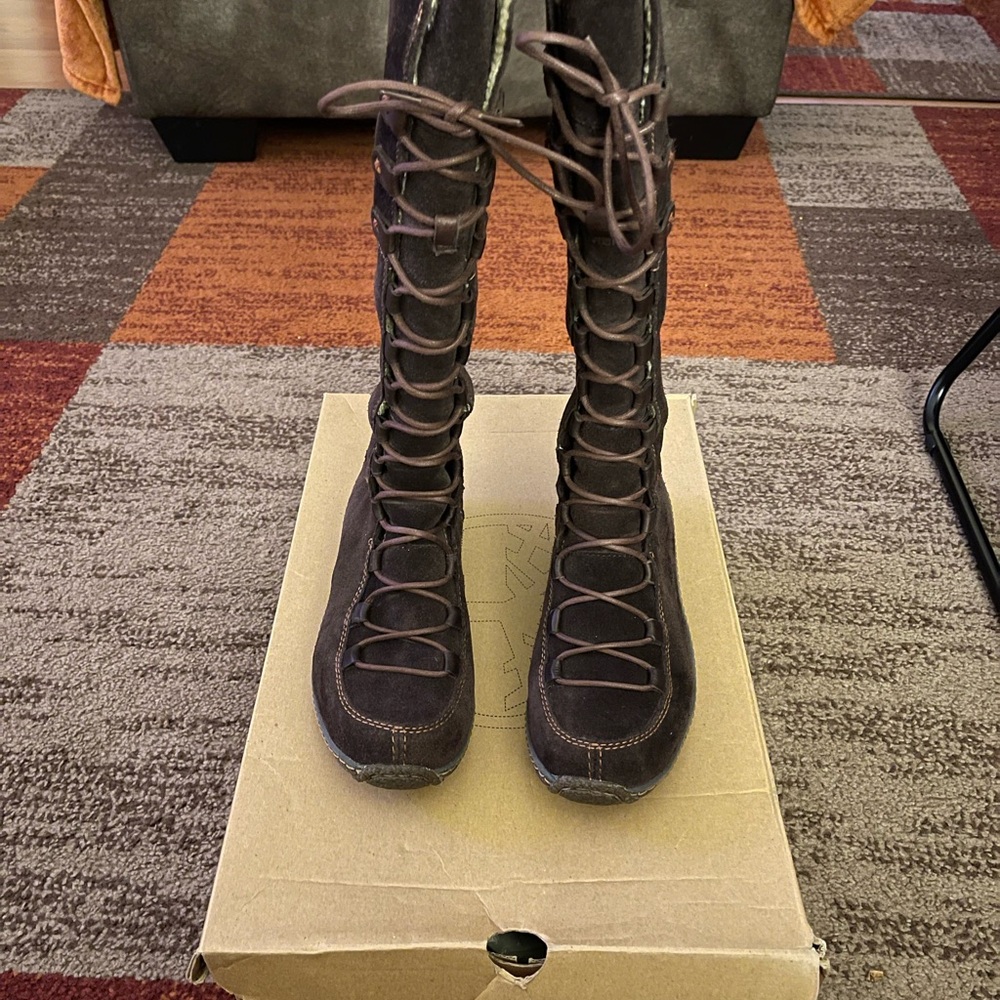 Timberland Women's Chocolate Lace-Up Boots